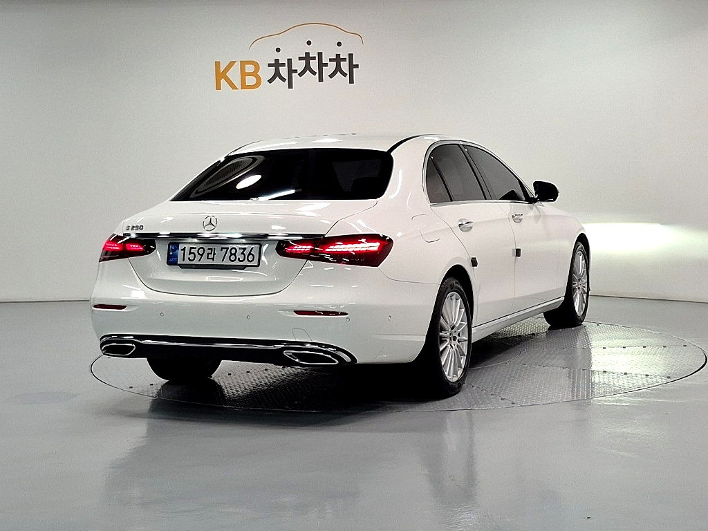 MERCEDES BENZ E-CLASS W213 2021