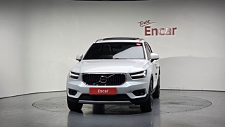 VOLVO XC40 2022