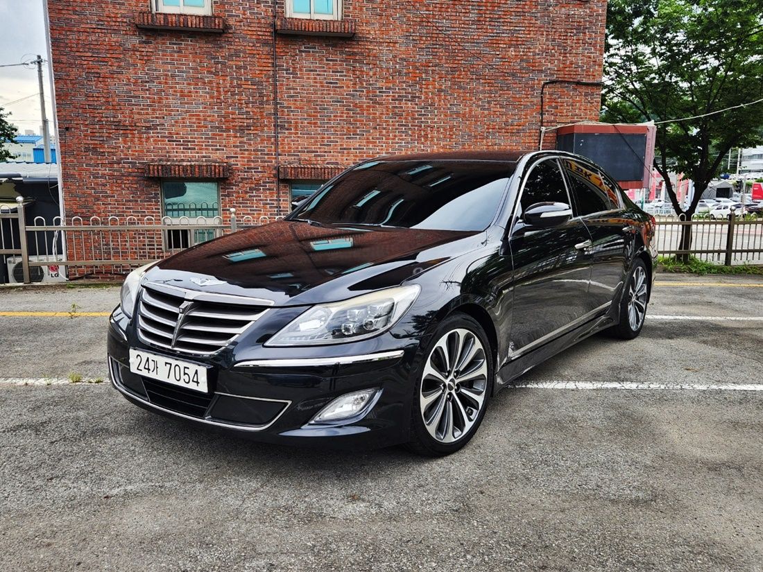 HYUNDAI GENESIS