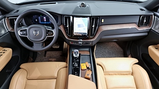 VOLVO XC60 2023