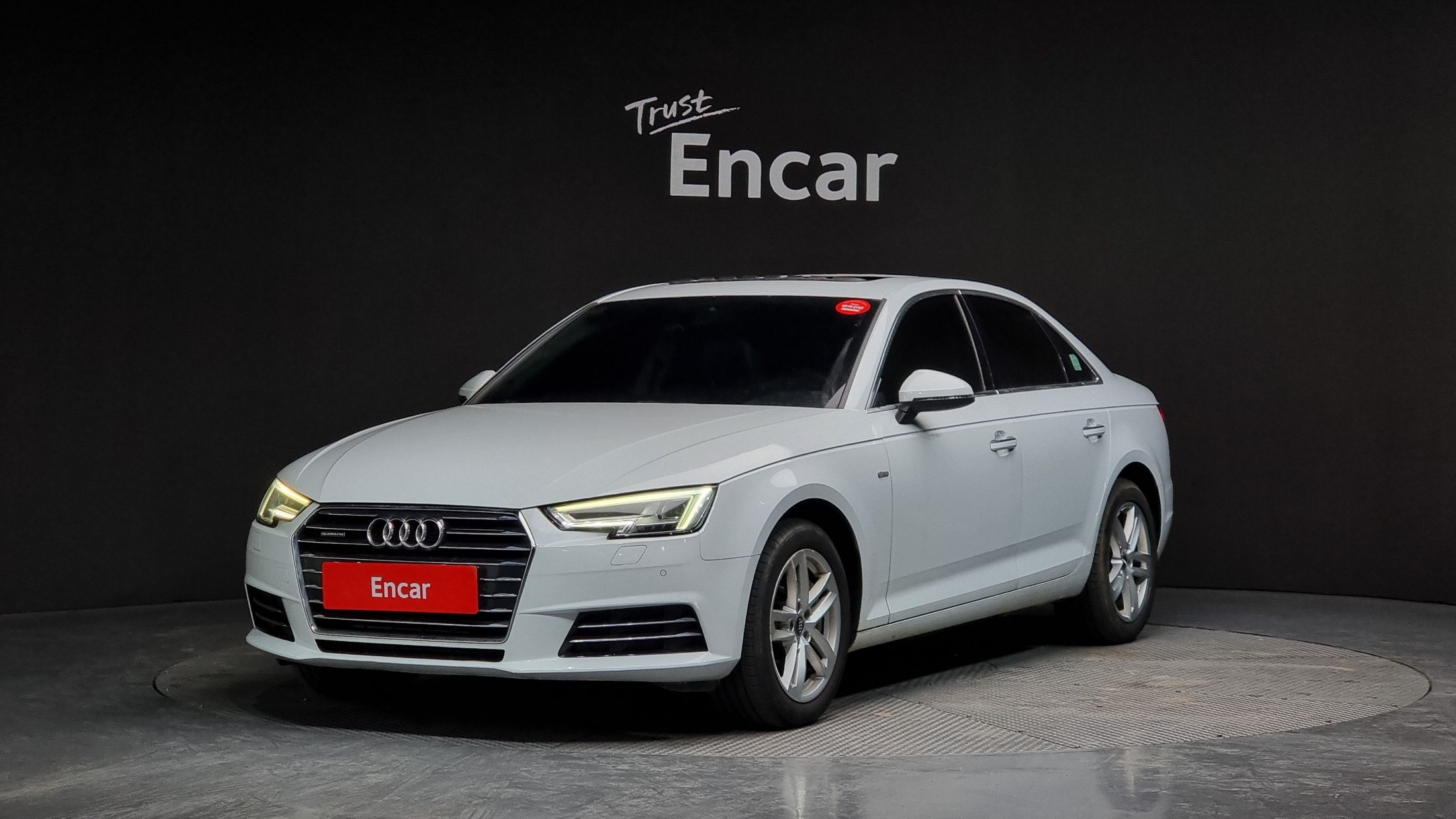 AUDI A4 B9 2016
