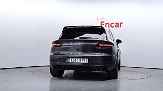 PORSCHE MACAN 2018