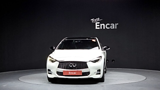 INFINITI Q30 2019