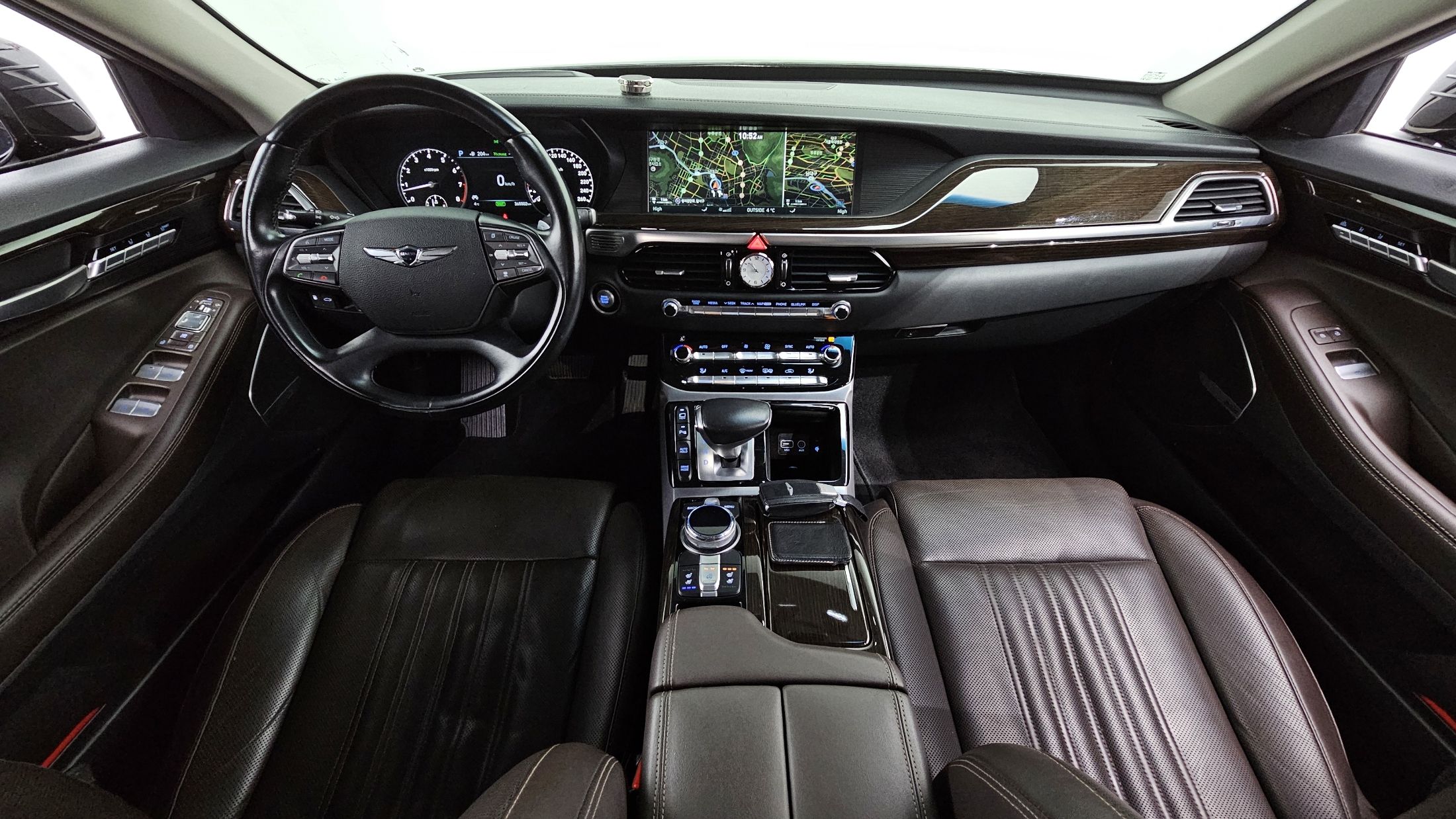 GENESIS EQ900 2016