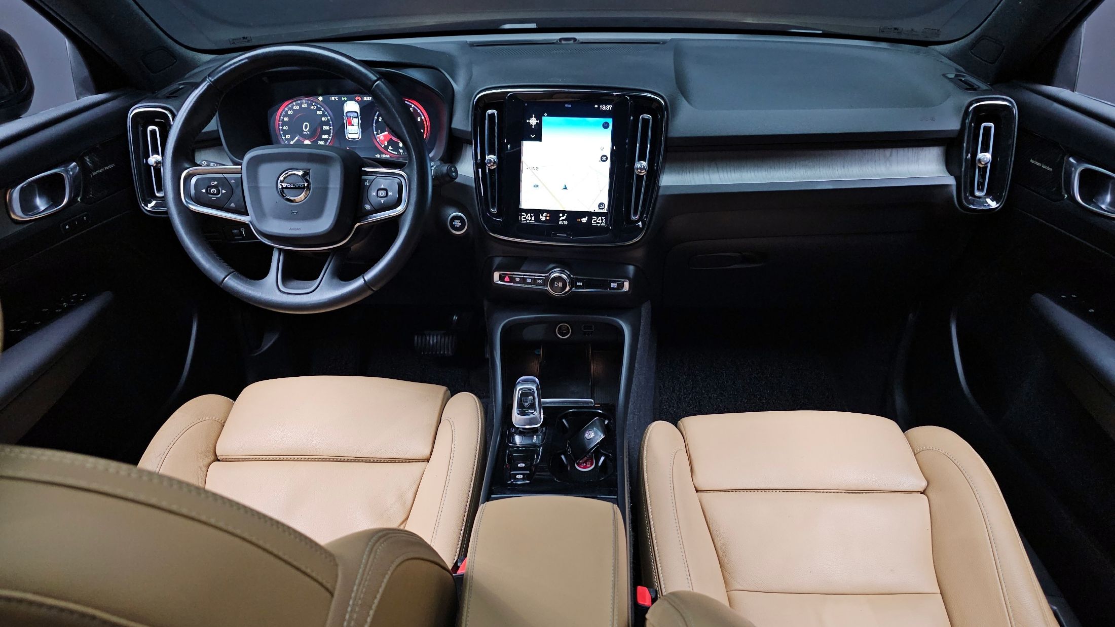 VOLVO XC40 2020