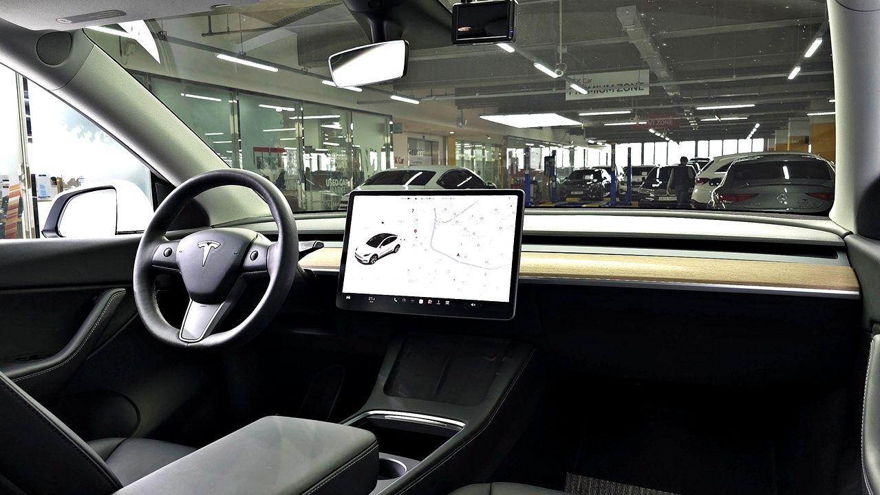 TESLA MODEL Y