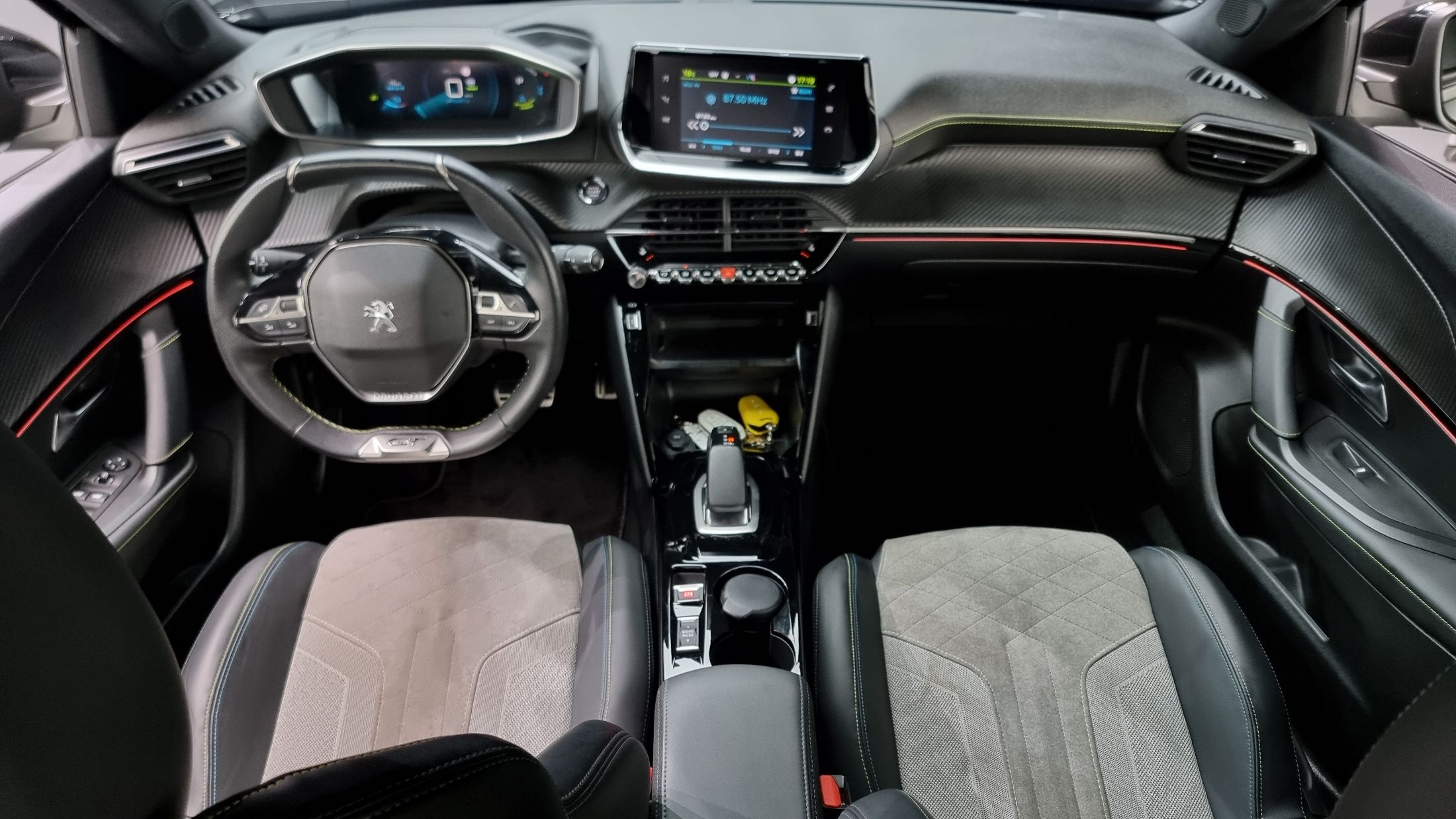 PEUGEOT E-2008 2021