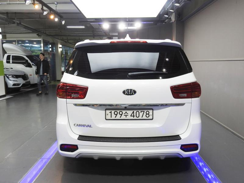KIA CARNIVAL 2018