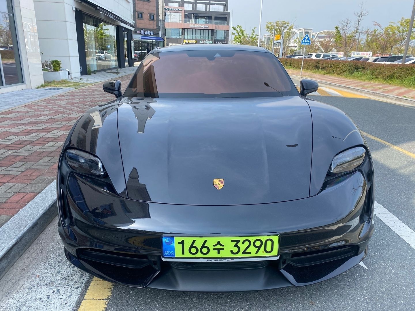 PORSCHE TAYCAN