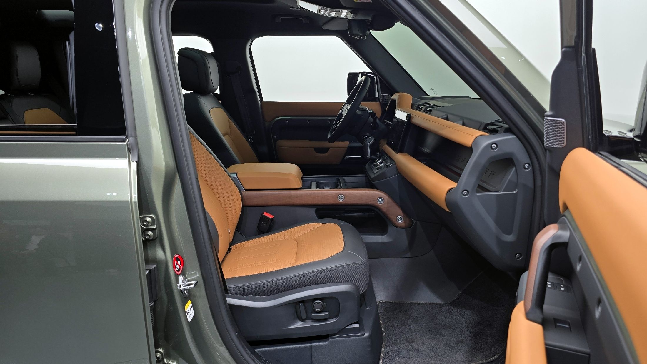 LAND ROVER DEFENDER L663