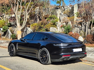PORSCHE PANAMERA 971 2023