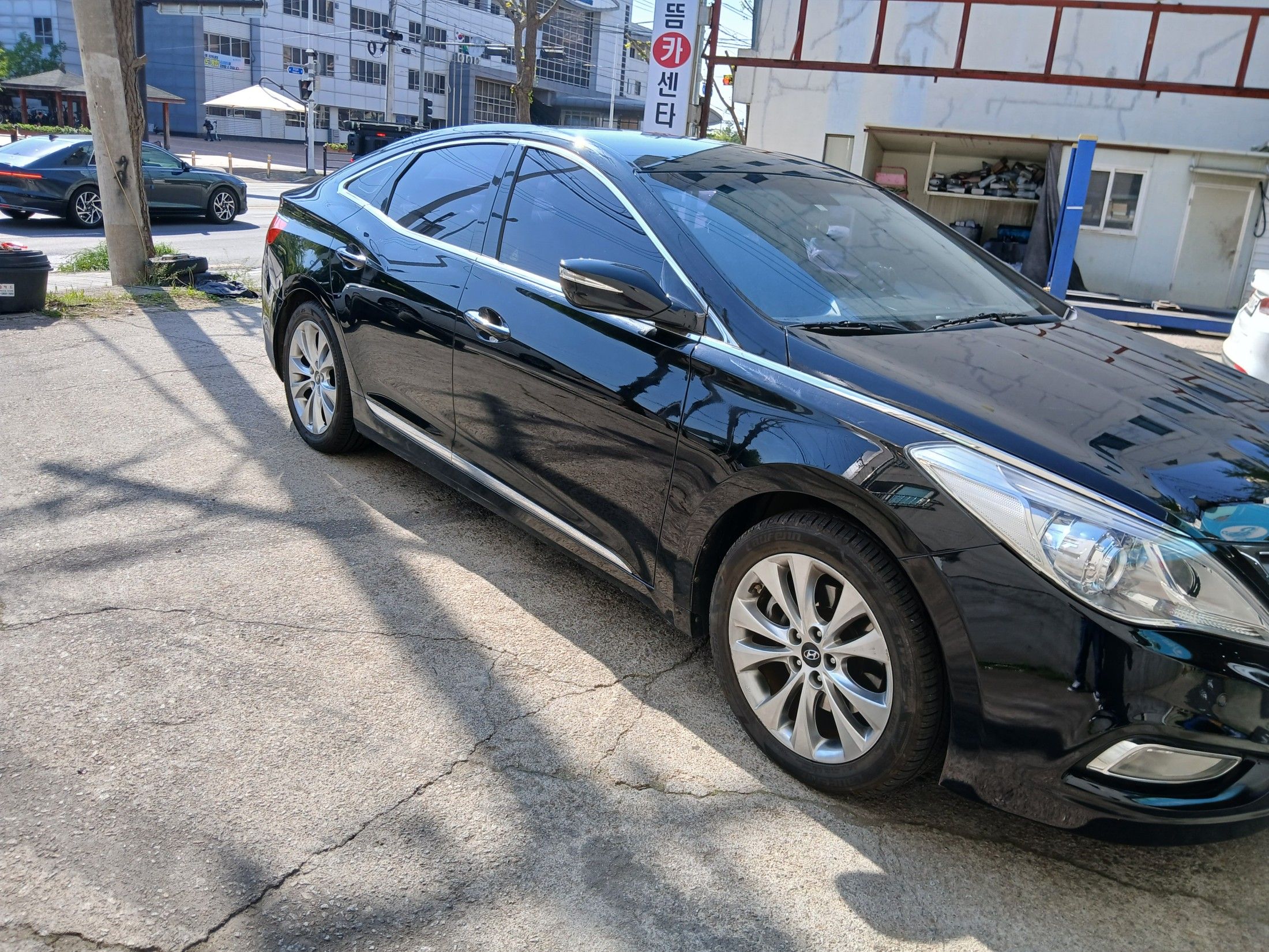 HYUNDAI GRANDEUR HG 2011