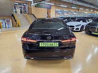Заказать LEXUS LS500
