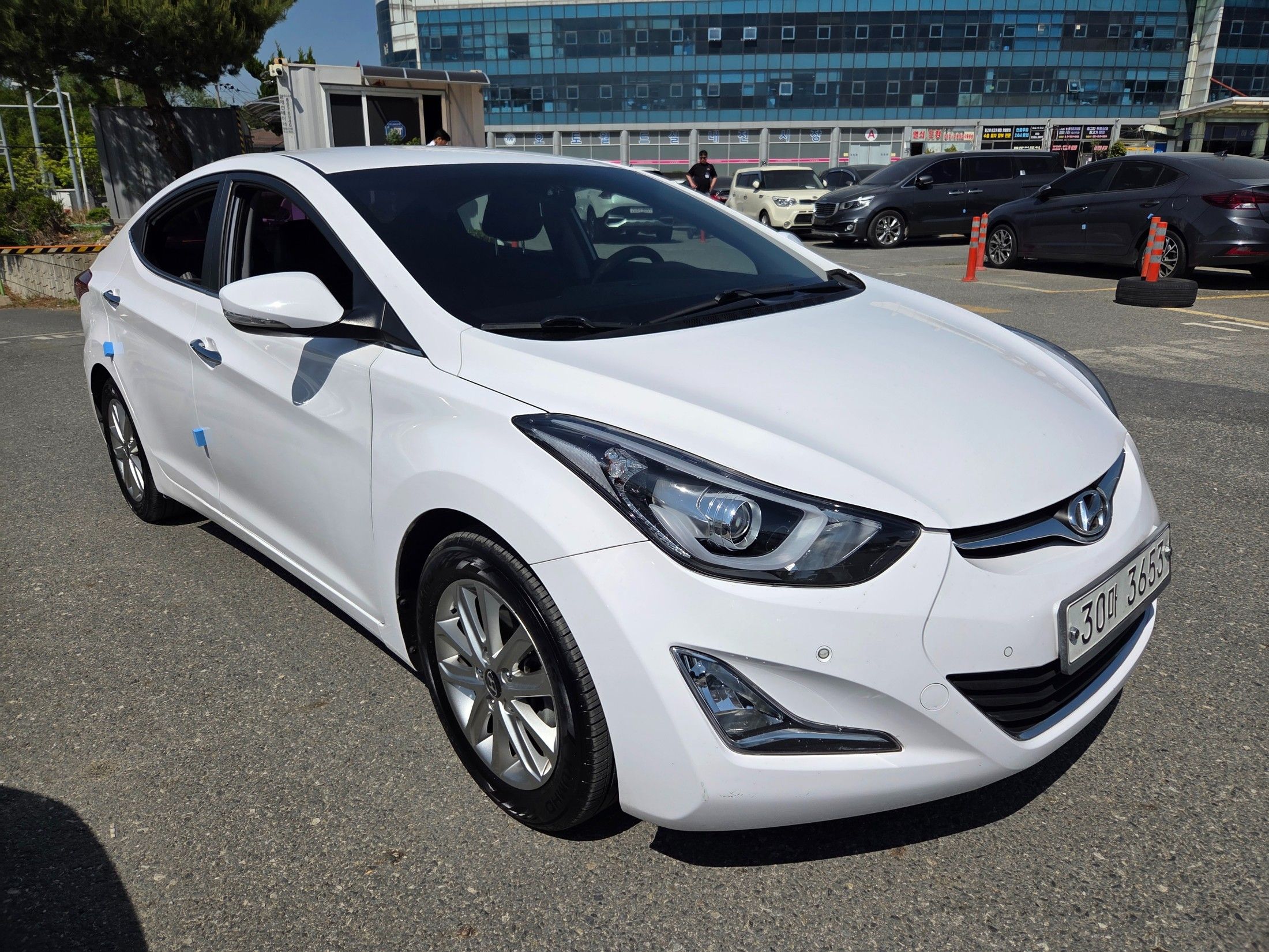 HYUNDAI AVANTE 2015
