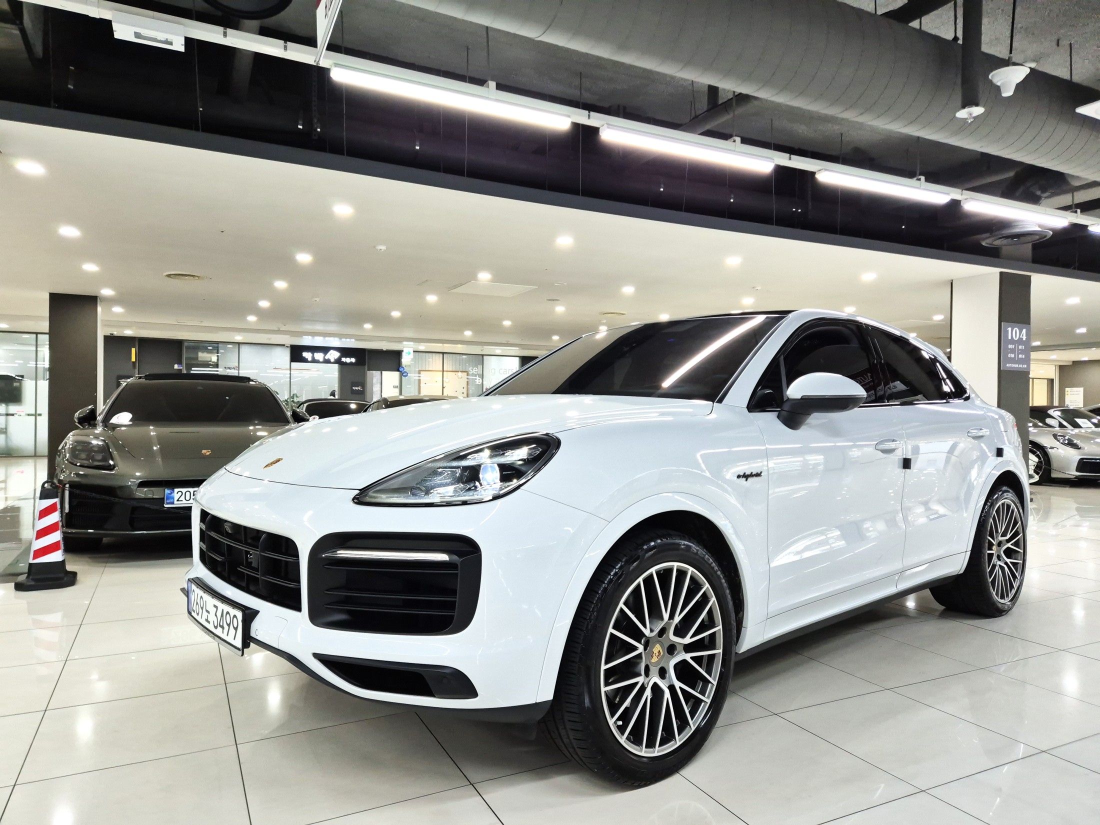 PORSCHE CAYENNE PO536 2023