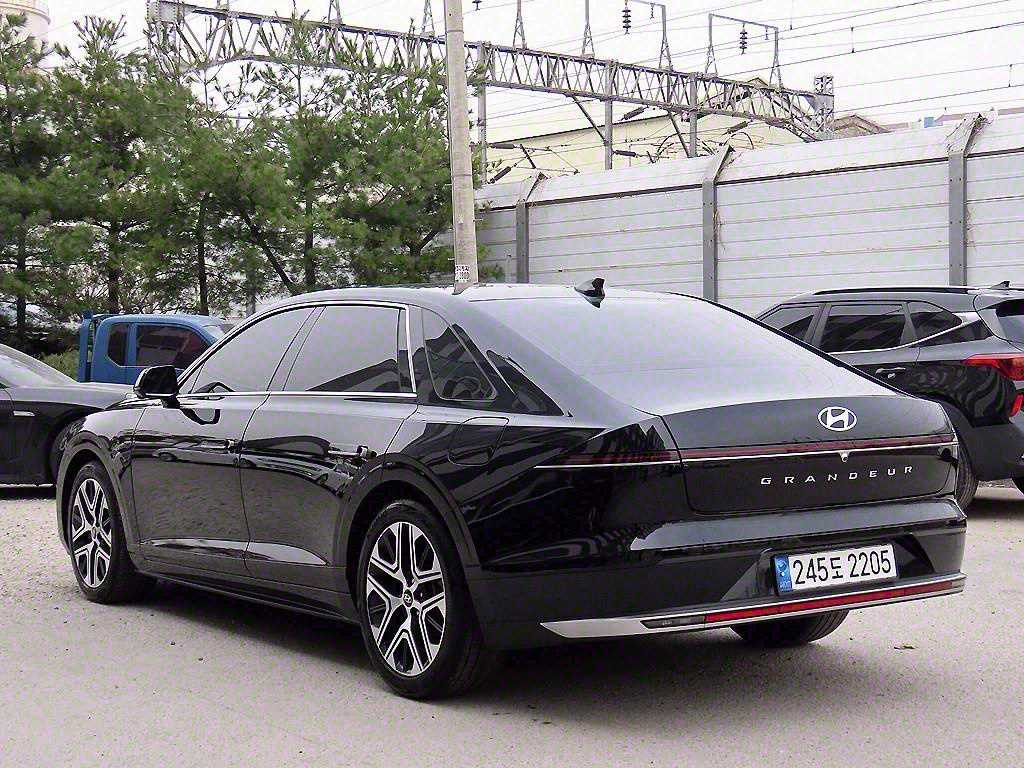 HYUNDAI GRANDEUR GN7 2023