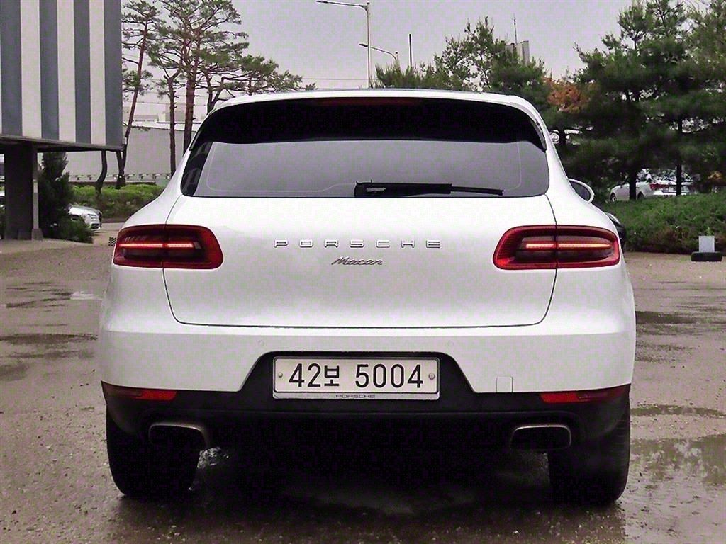 PORSCHE MACAN 2018