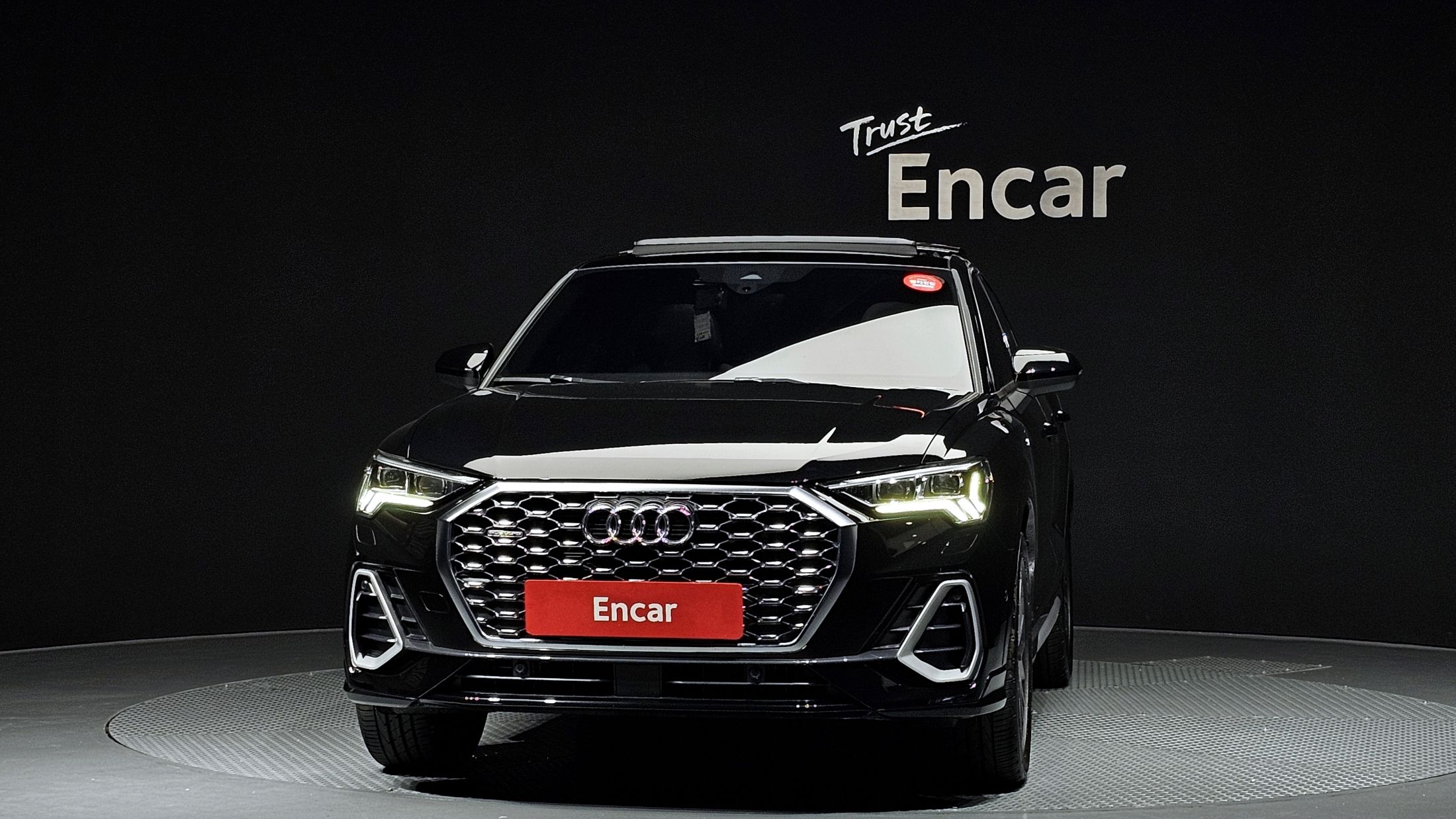 AUDI Q3 F3