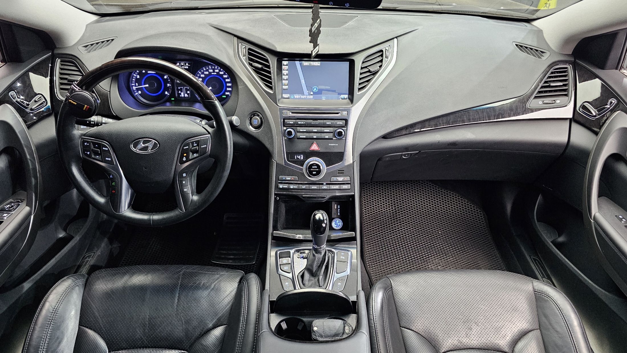 HYUNDAI GRANDEUR HG 2016