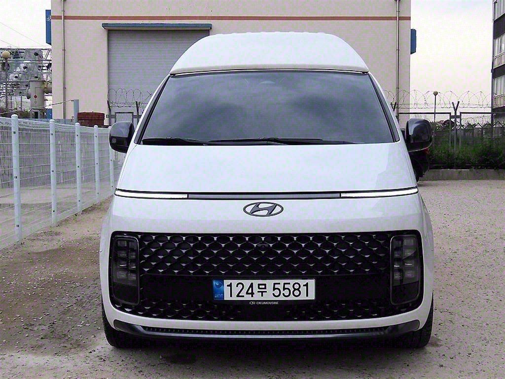 HYUNDAI STARIA