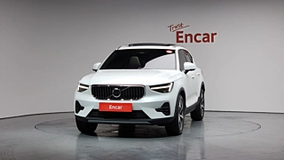 VOLVO XC40 2023