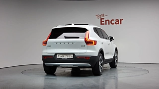 VOLVO XC40 2023