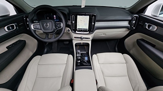 VOLVO XC40 2023