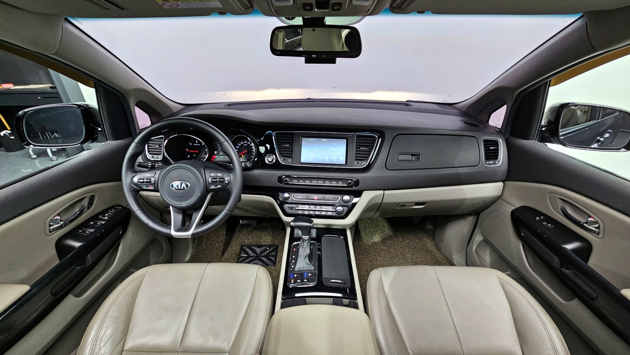 KIA CARNIVAL