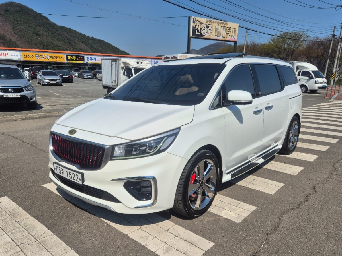 KIA CARNIVAL