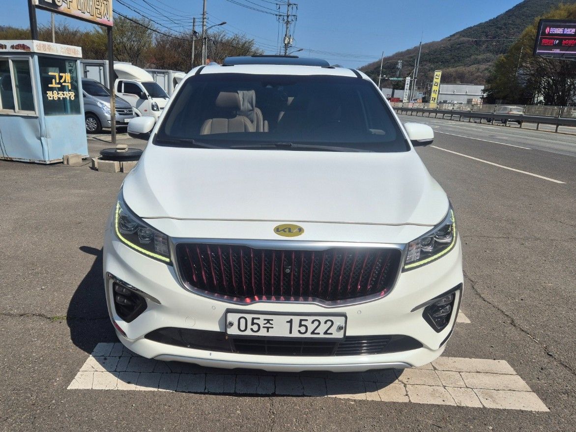 KIA CARNIVAL