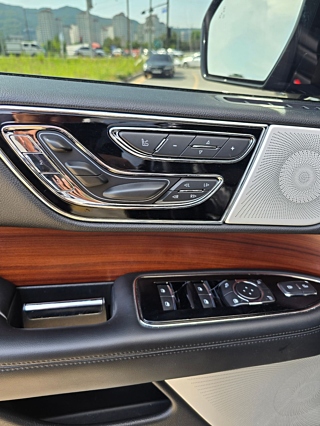 LINCOLN NAVIGATOR 2019