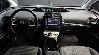 TOYOTA PRIUS 2017