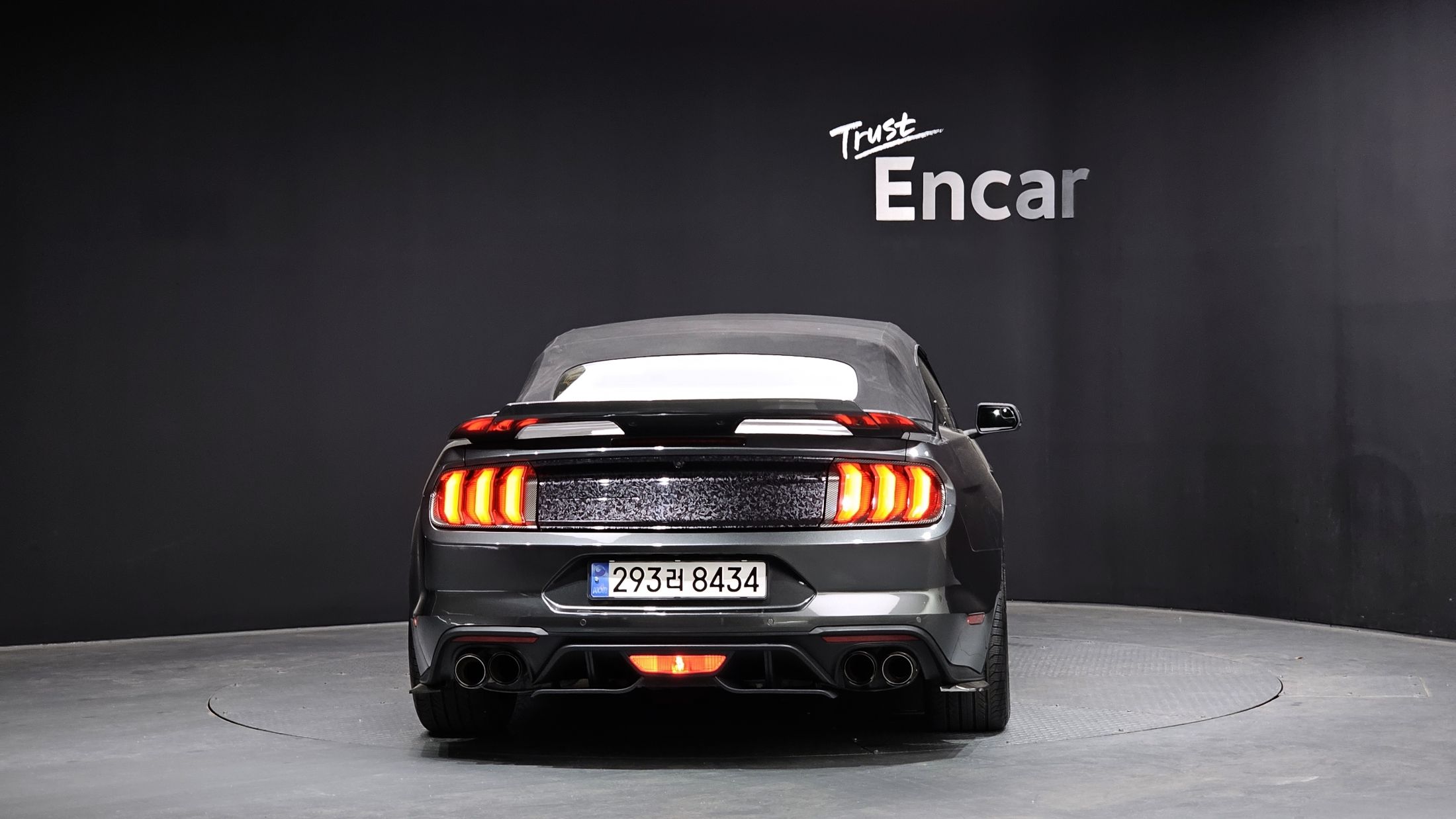 FORD MUSTANG