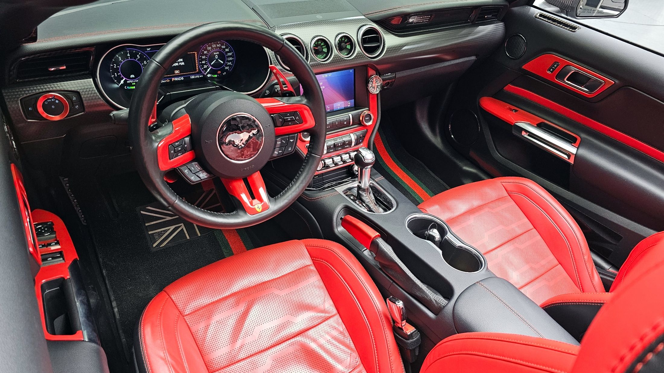 FORD MUSTANG