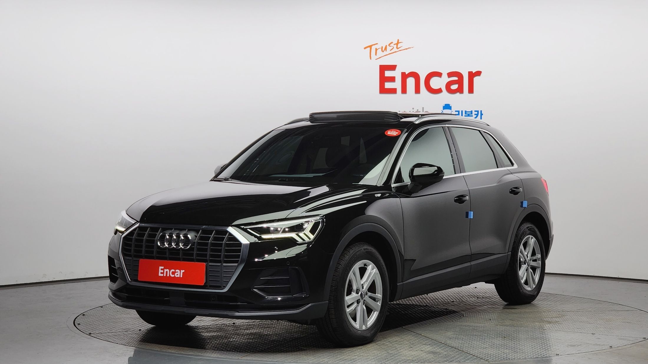 AUDI Q3 F3