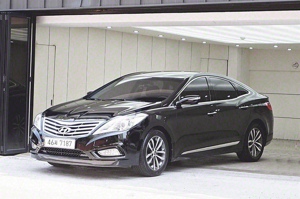 HYUNDAI GRANDEUR HG 2011