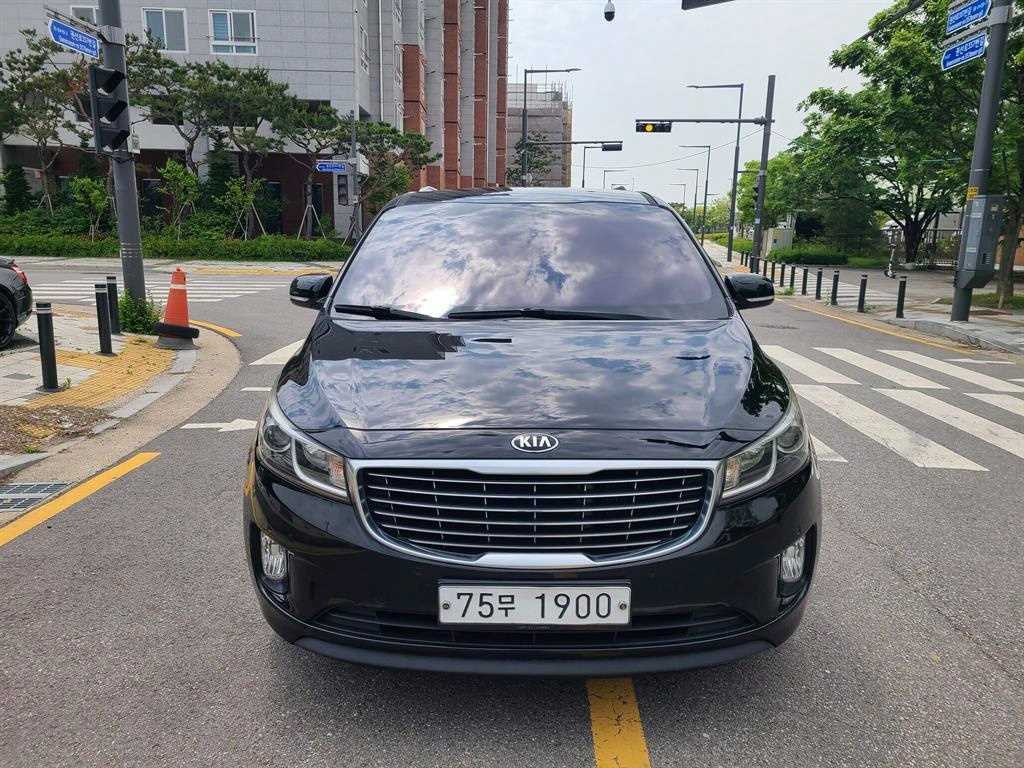 KIA CARNIVAL 2015