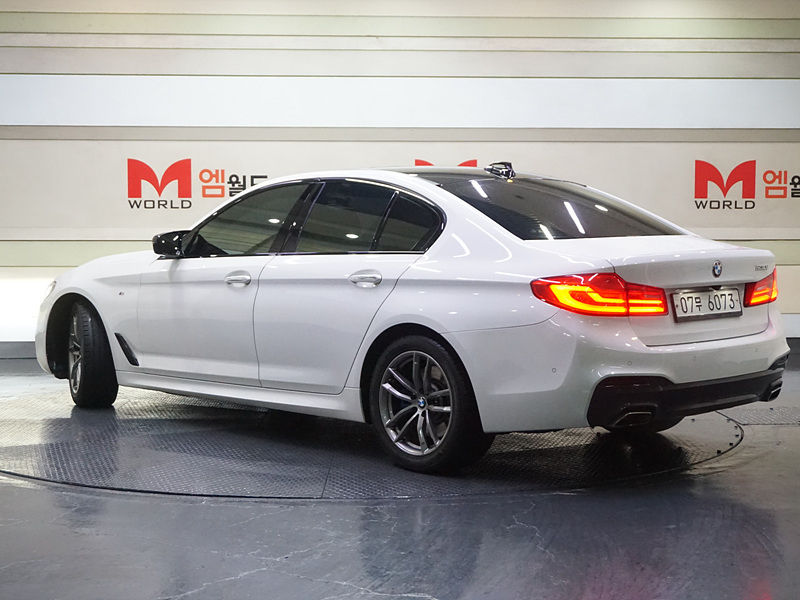 BMW 5-SERIES G30 2017