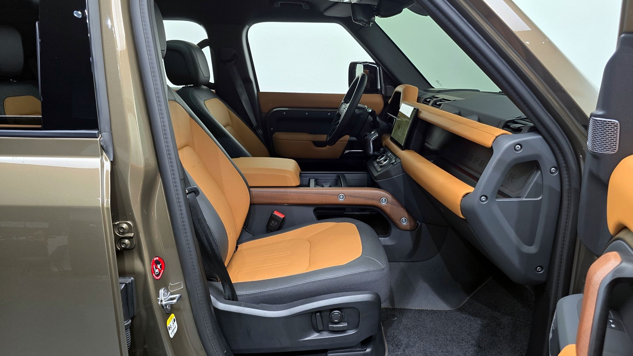 LAND ROVER DEFENDER L663