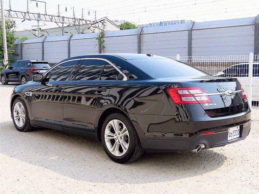 FORD TAURUS
