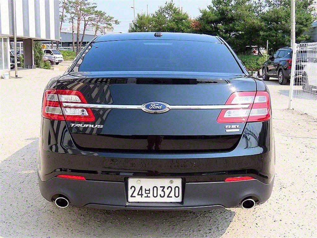 FORD TAURUS