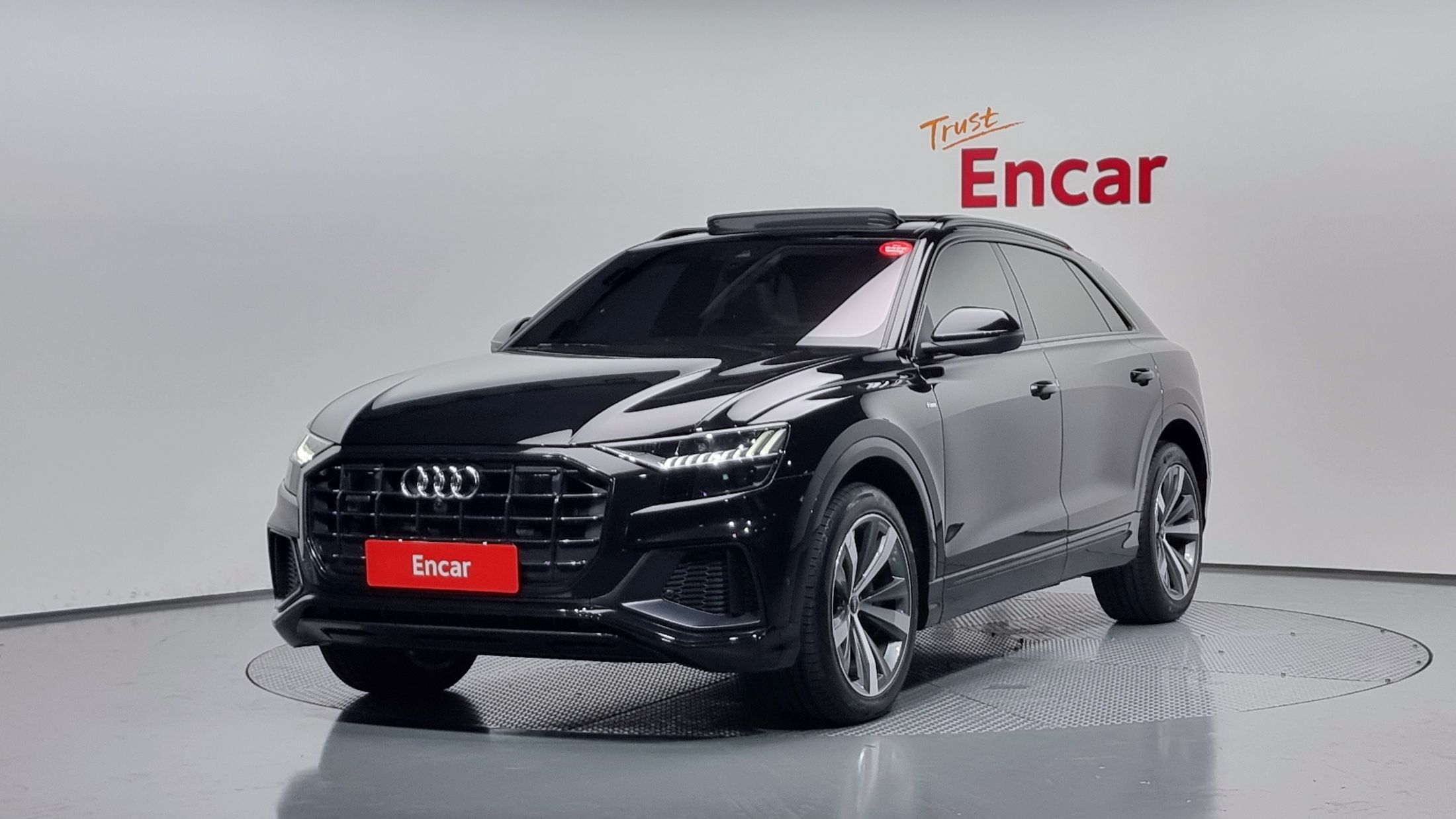 AUDI Q8 4M