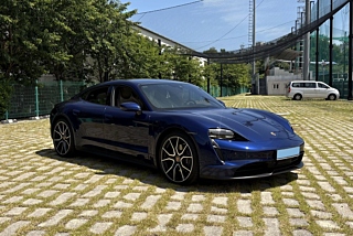 PORSCHE TAYCAN  2023