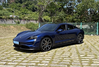 PORSCHE TAYCAN   2023