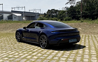 PORSCHE TAYCAN   2023