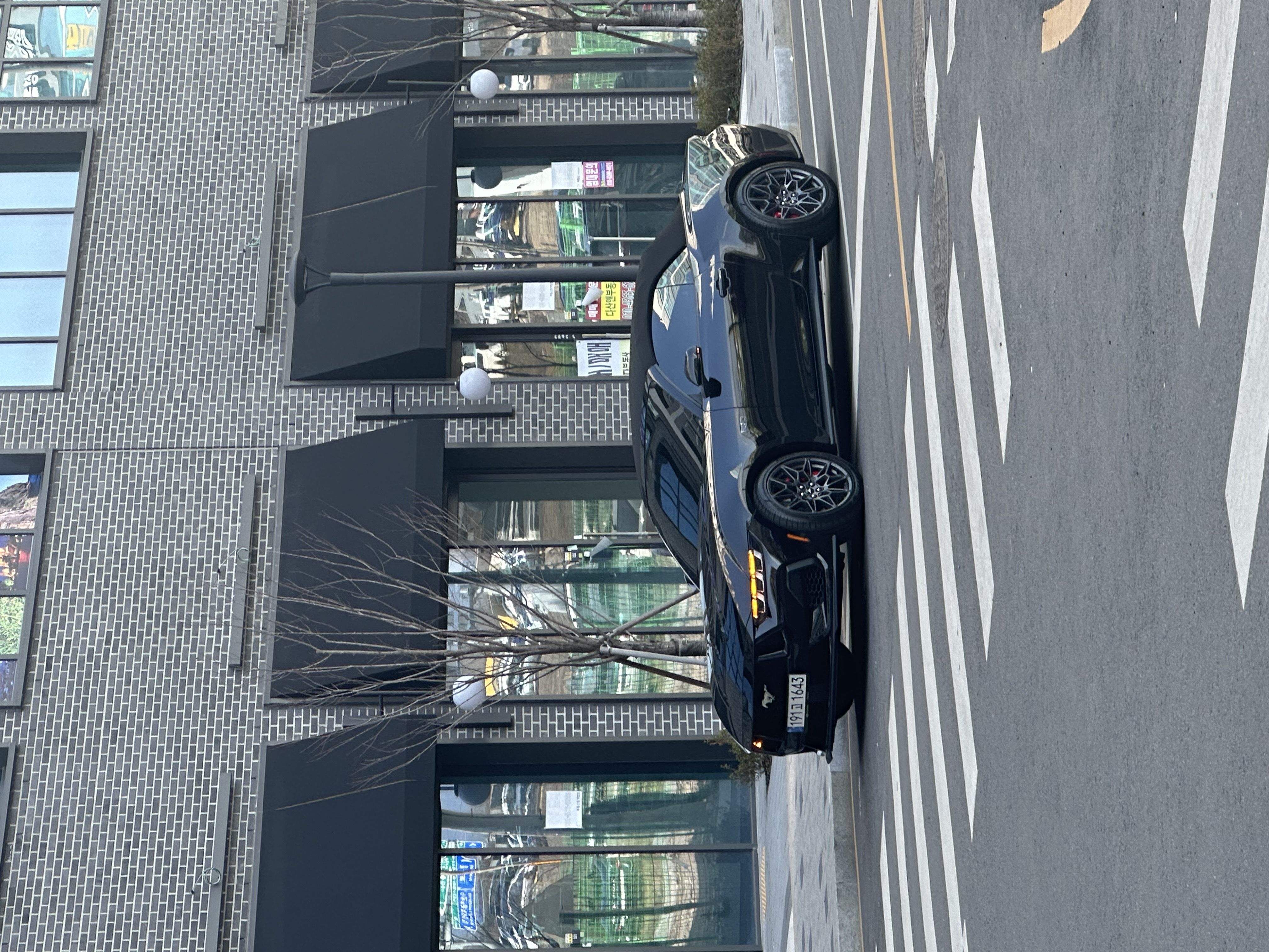 FORD MUSTANG