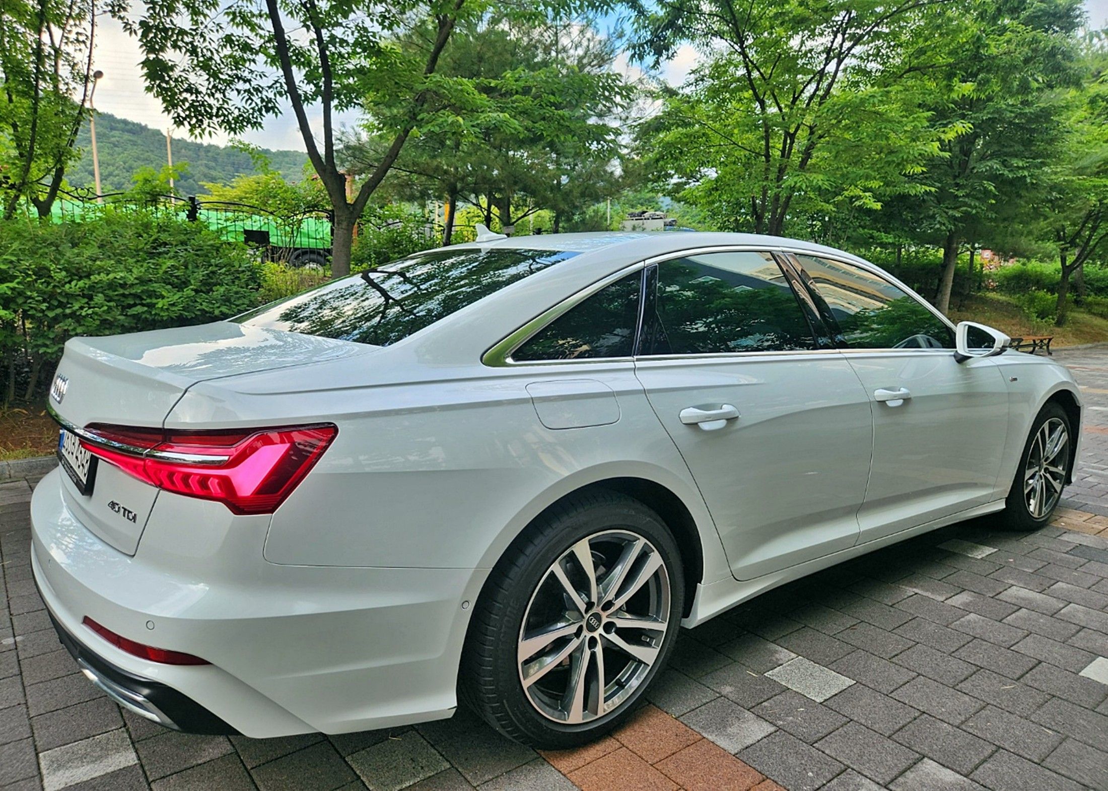 AUDI A6 C8