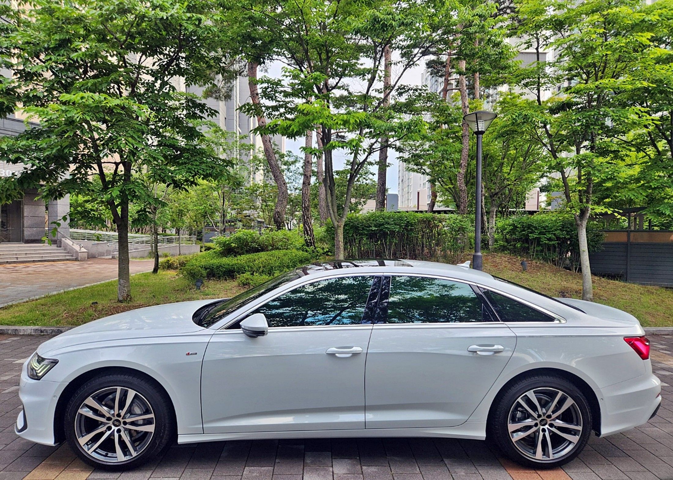 AUDI A6 C8