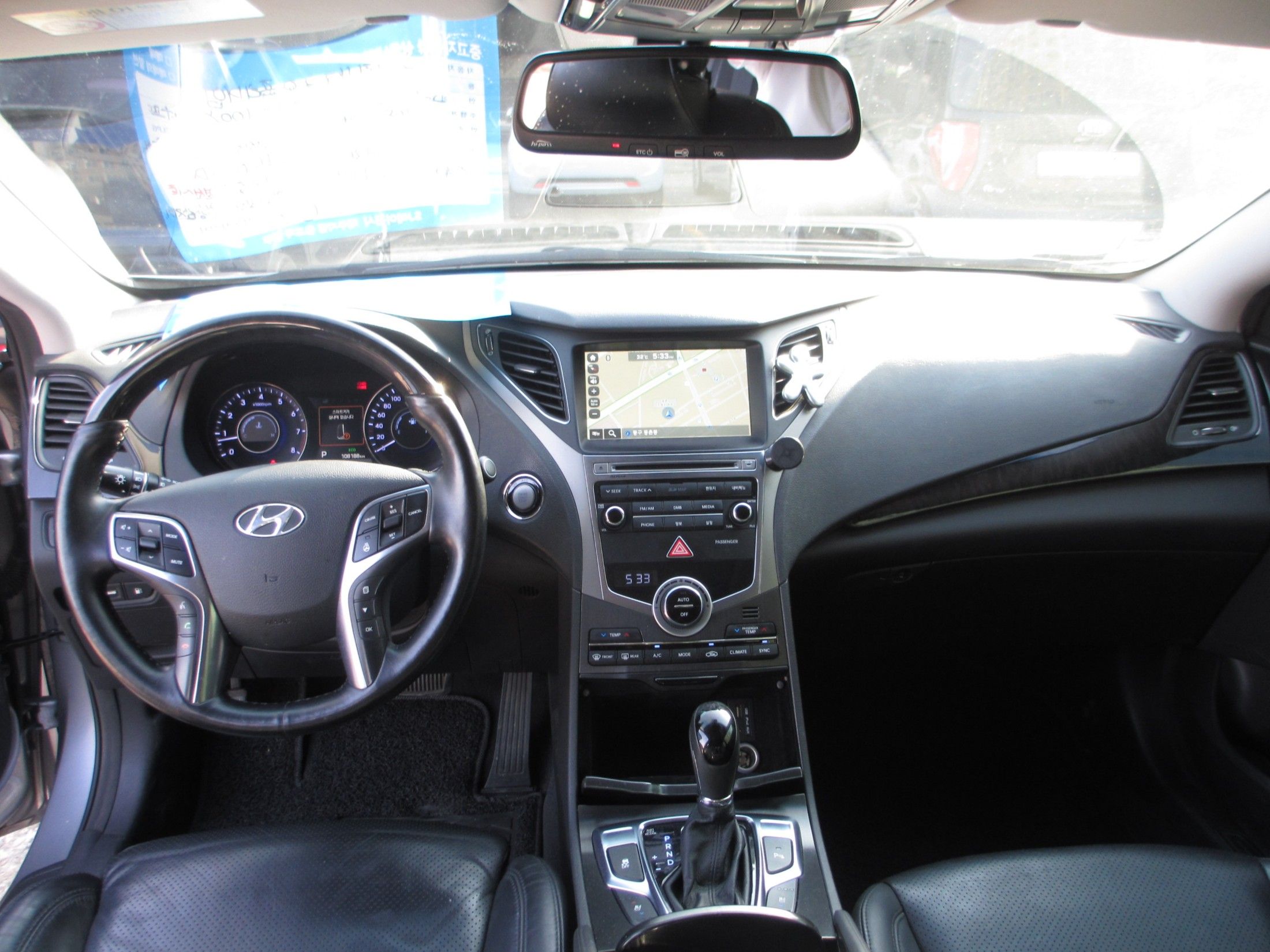 HYUNDAI GRANDEUR HG 2015