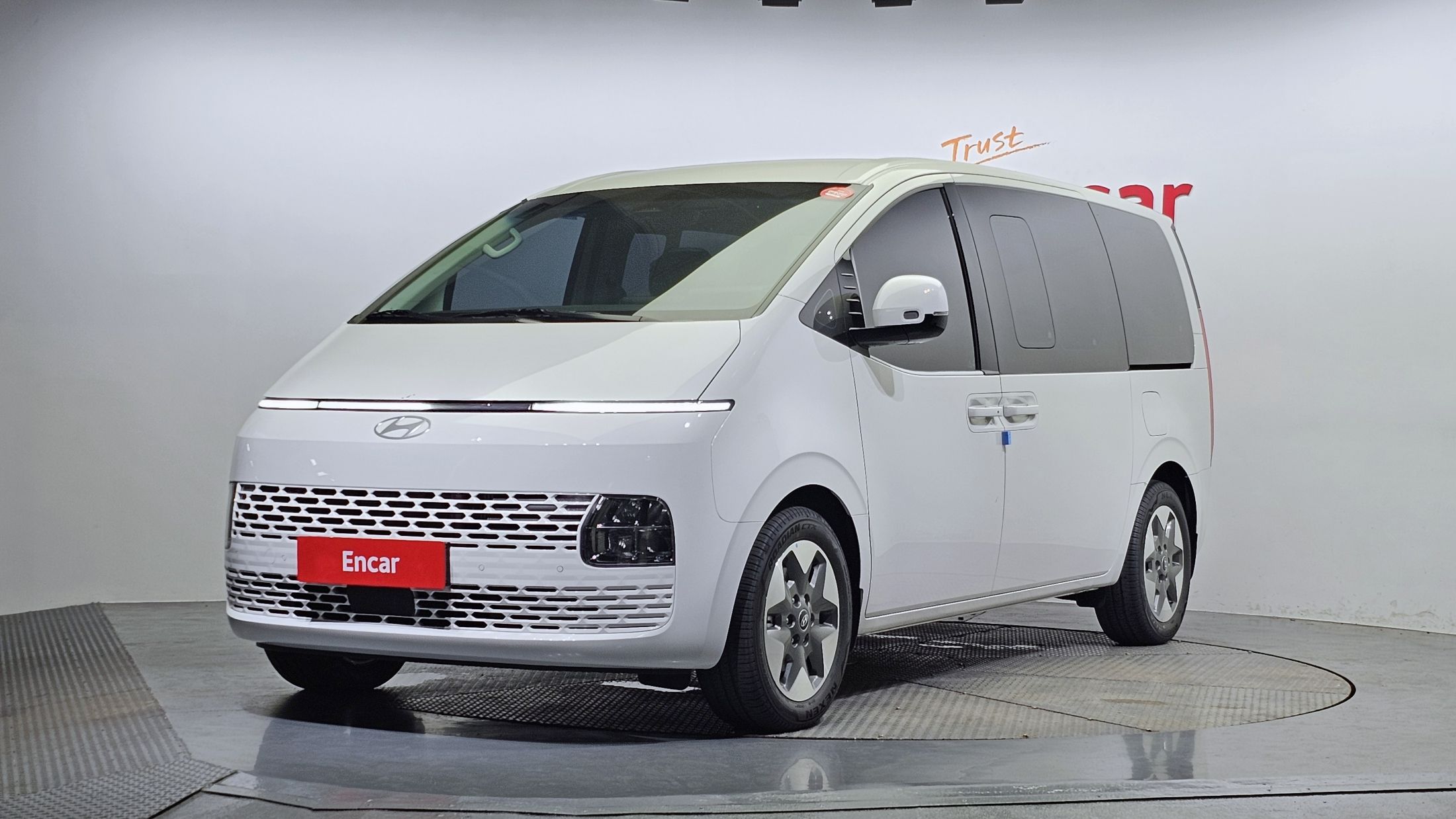 HYUNDAI STARIA 2025